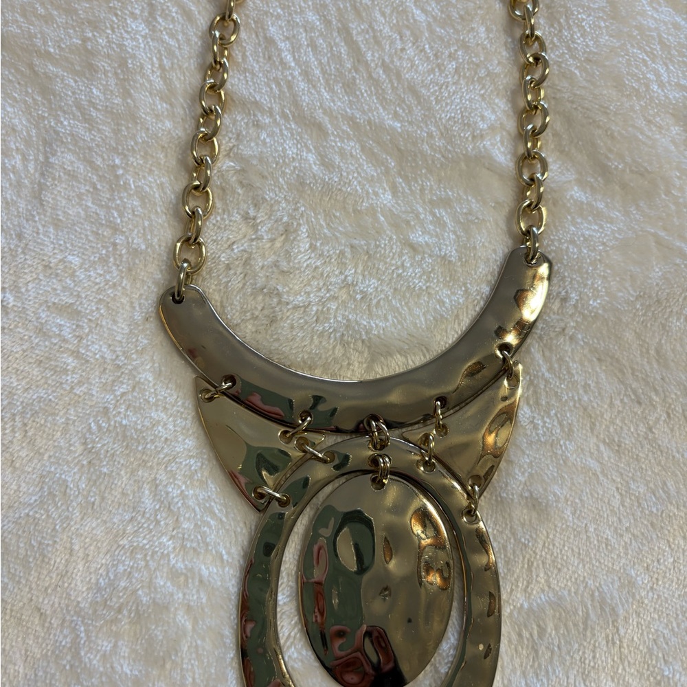 Elegant Gold Statement Necklace